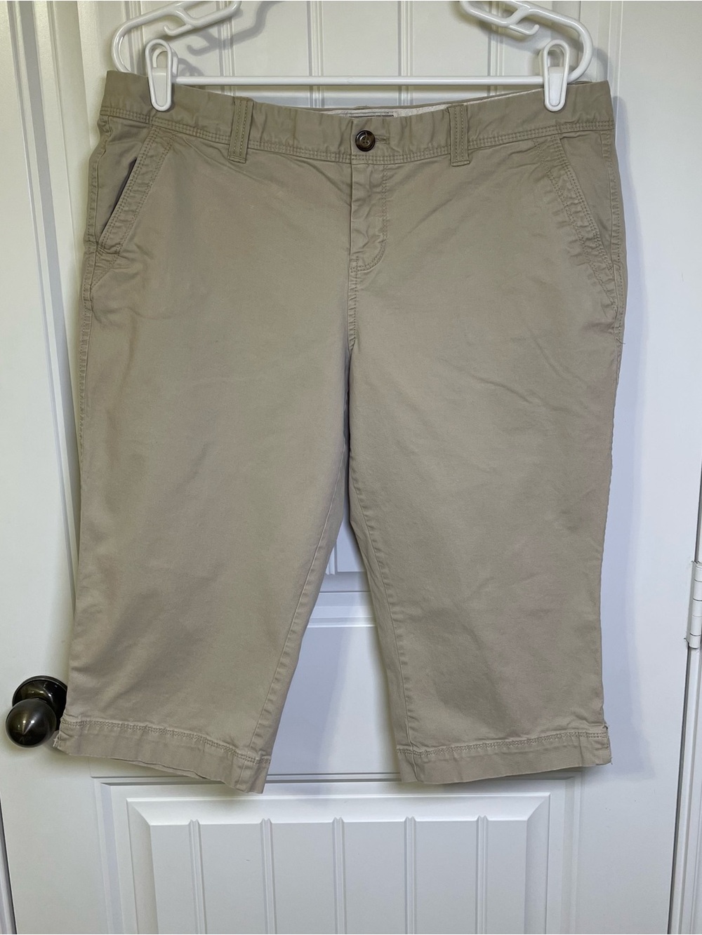 Old Navy Perfect Capris Favorite Khakis Women’s 14 Regular Tan Stretch Chinos